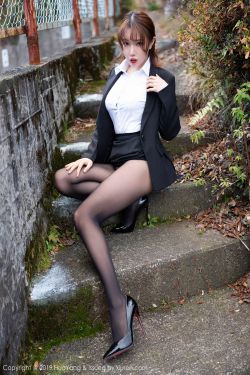 丰满双乳秘书被老板狂揉捏